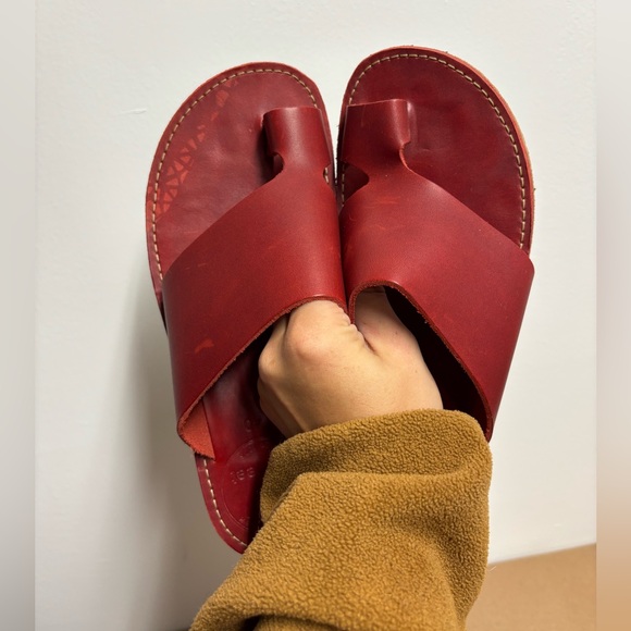 Duckfeet Red Leather Sandals Size 40 - Picture 1 of 7